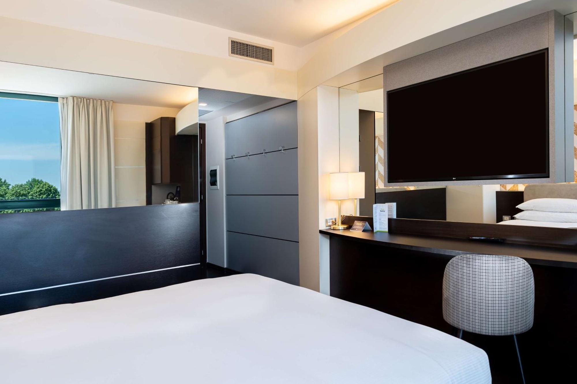 Doubletree By Hilton Milan Malpensa Solbiate Olona Hotel Ngoại thất bức ảnh
