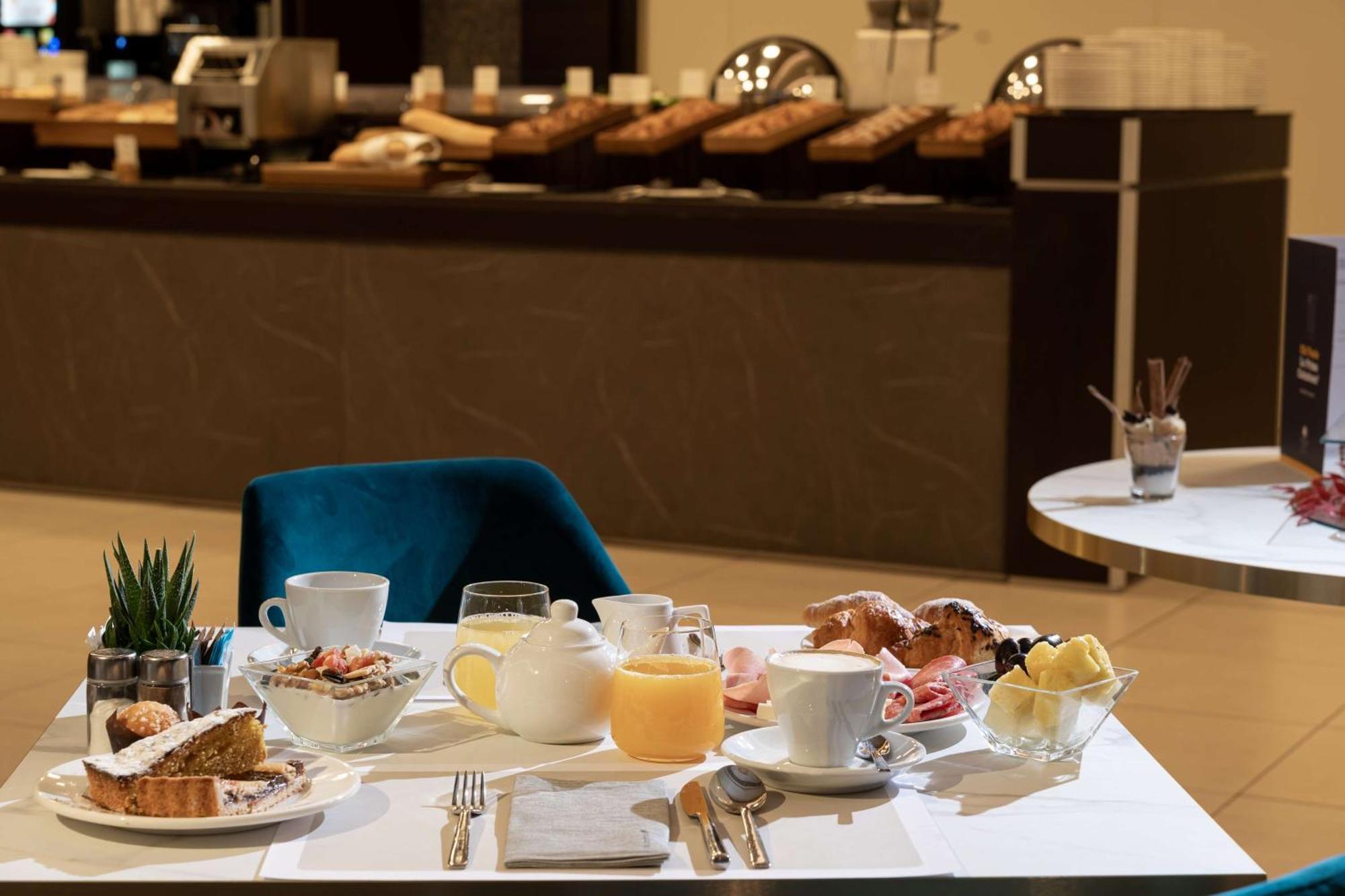 Doubletree By Hilton Milan Malpensa Solbiate Olona Hotel Ngoại thất bức ảnh