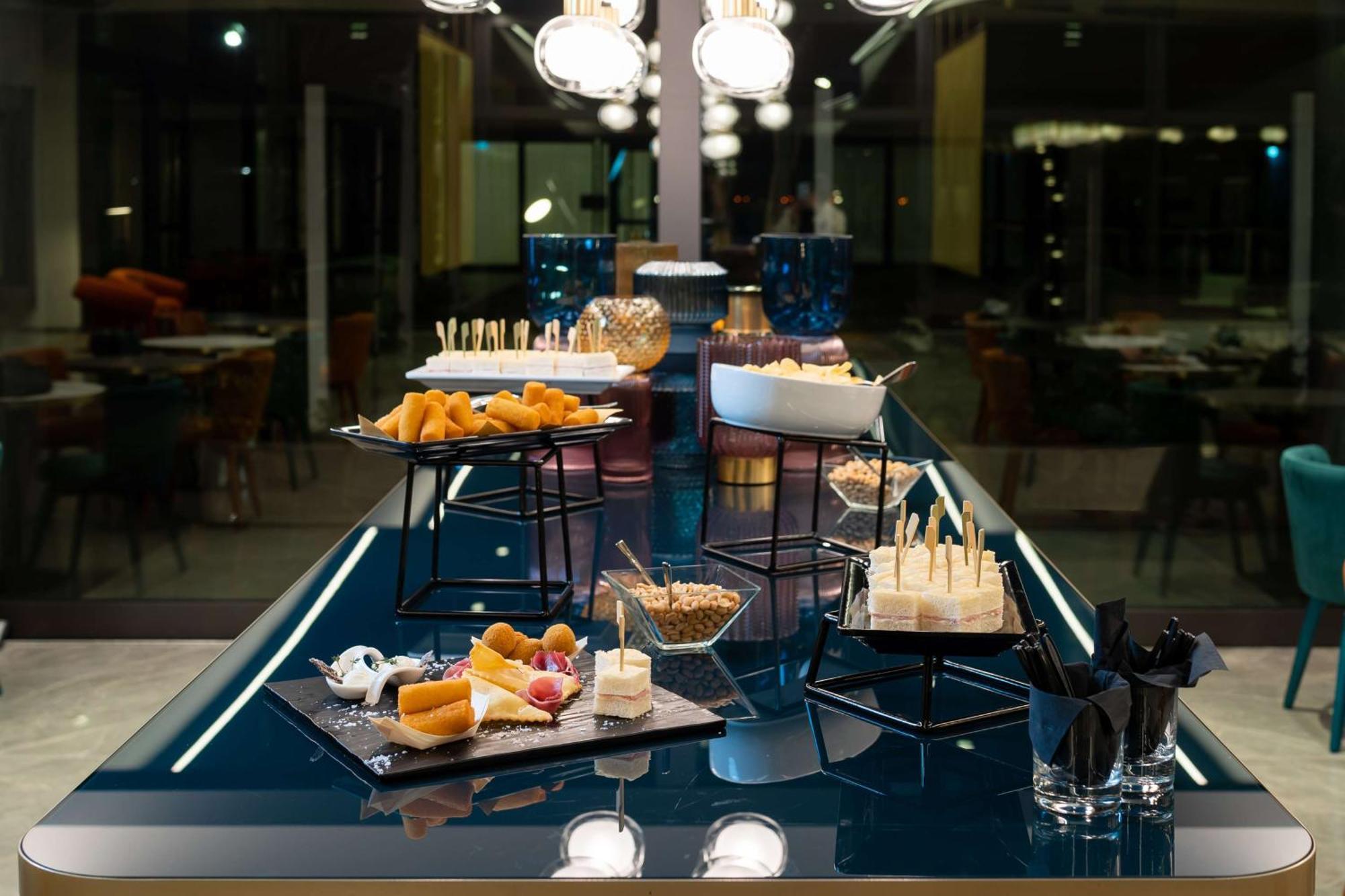 Doubletree By Hilton Milan Malpensa Solbiate Olona Hotel Ngoại thất bức ảnh