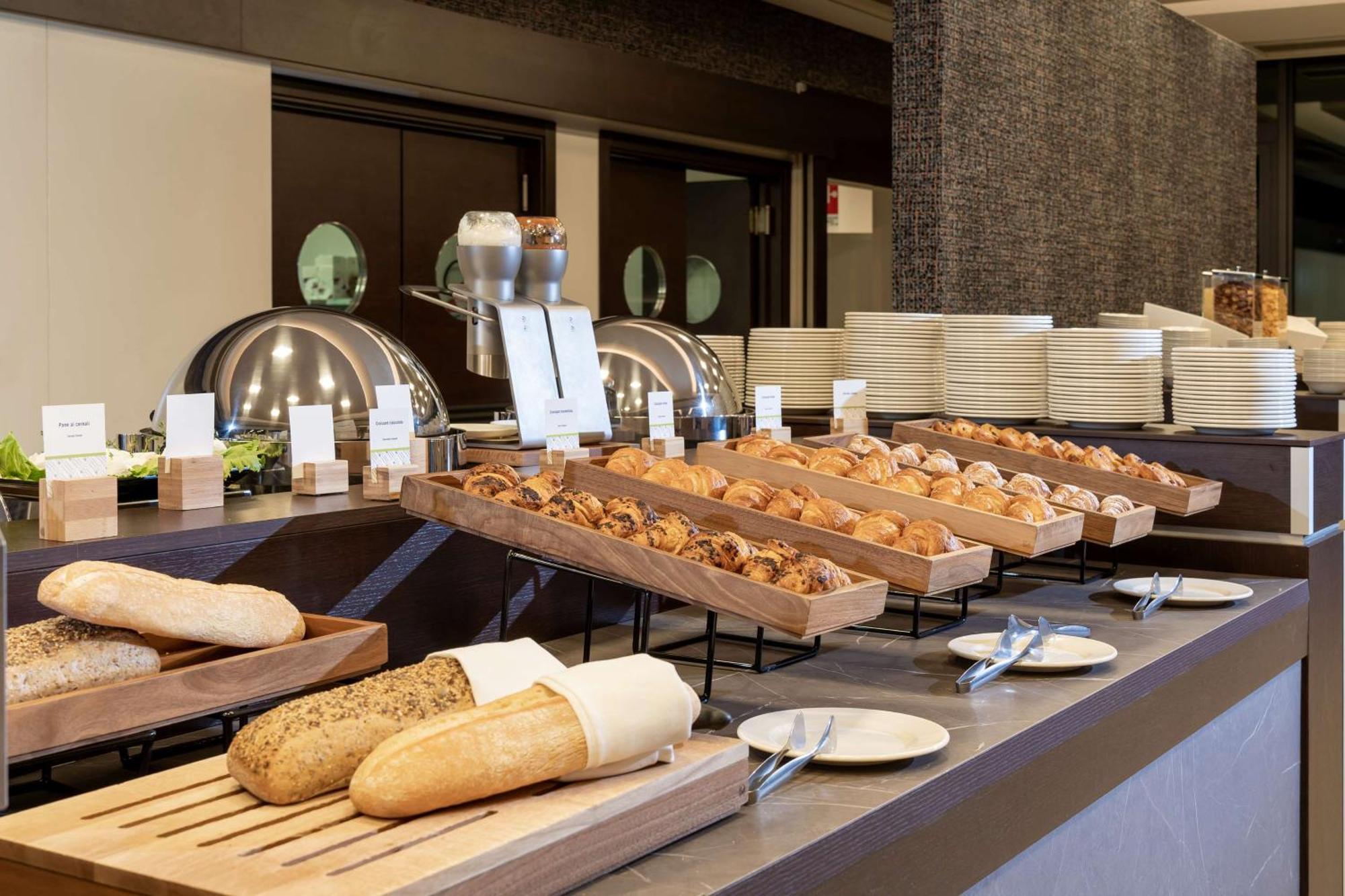 Doubletree By Hilton Milan Malpensa Solbiate Olona Hotel Ngoại thất bức ảnh